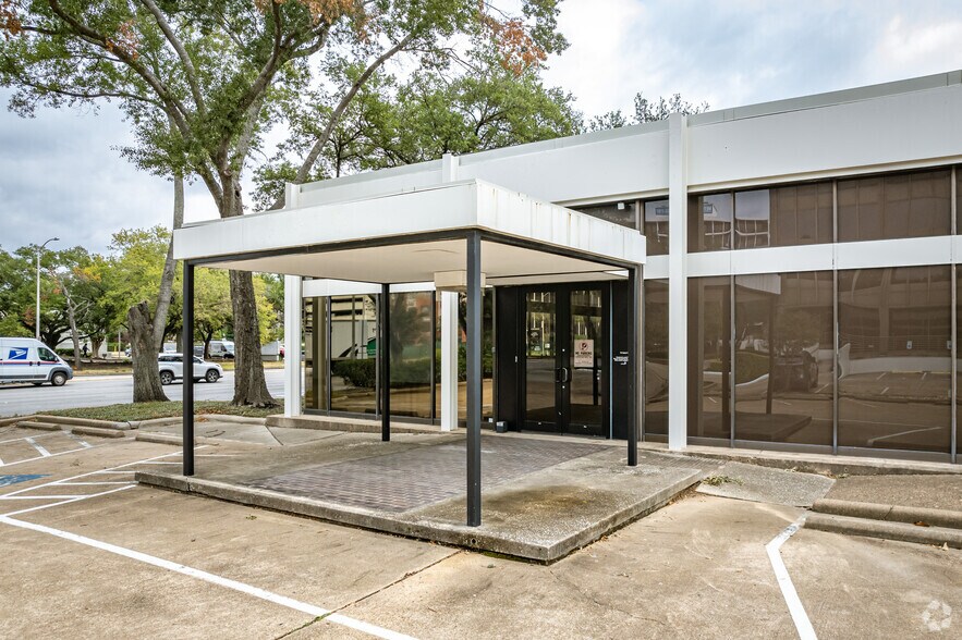 More Photos Of 3403 Richmond Ave, Houston Office For Sale