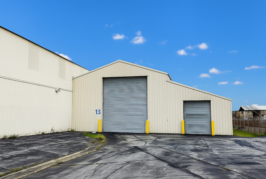 More Photos Of 1301-1345 E Lexington Ave, Pomona Warehouse For Sale