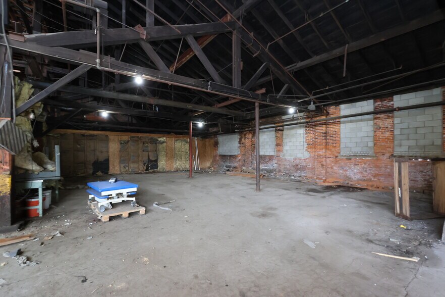 More Photos Of 202 W Livingston Ave, Crestline Warehouse For Sale