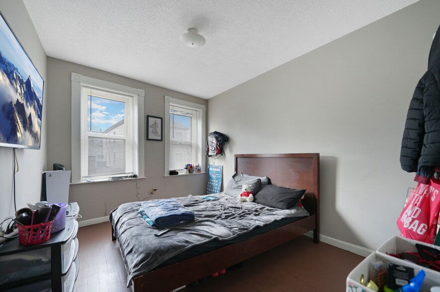 More Photos Of 110-114 County St, New Bedford Storefront Retail Residential For Sale