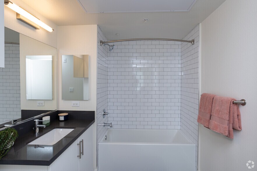 More Photos Of 10555 Bloomfield St, Toluca Lake Apartments For Sale