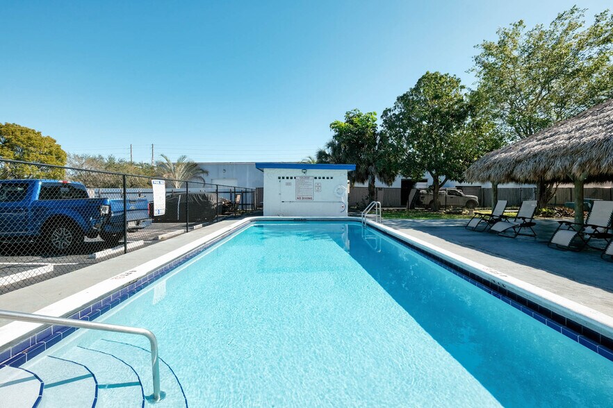 More Photos Of 999 W Prospect Rd, Oakland Park Apartments For Sale