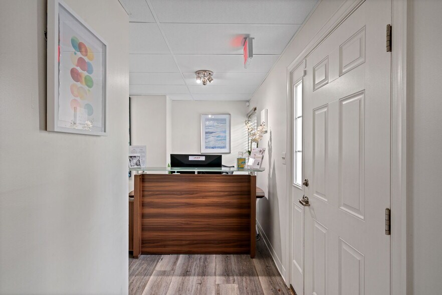 More Photos Of 9668-9683 Main St, Fairfax Medical For Lease