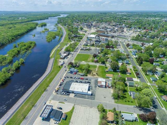 More Photos Of 515 E Wisconsin St, Portage Auto Dealership For Sale