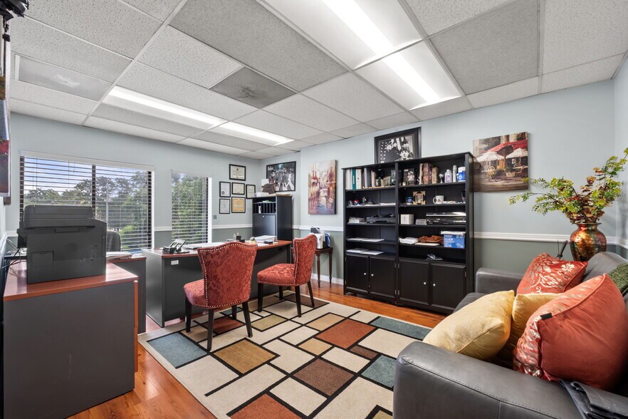 More Photos Of 101 Chestnut St, Gaithersburg Office For Sale