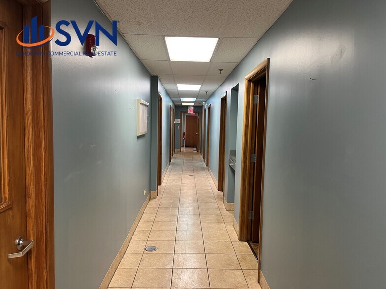 More Photos Of 511-515 Thornhill Dr, Carol Stream Unknown For Lease