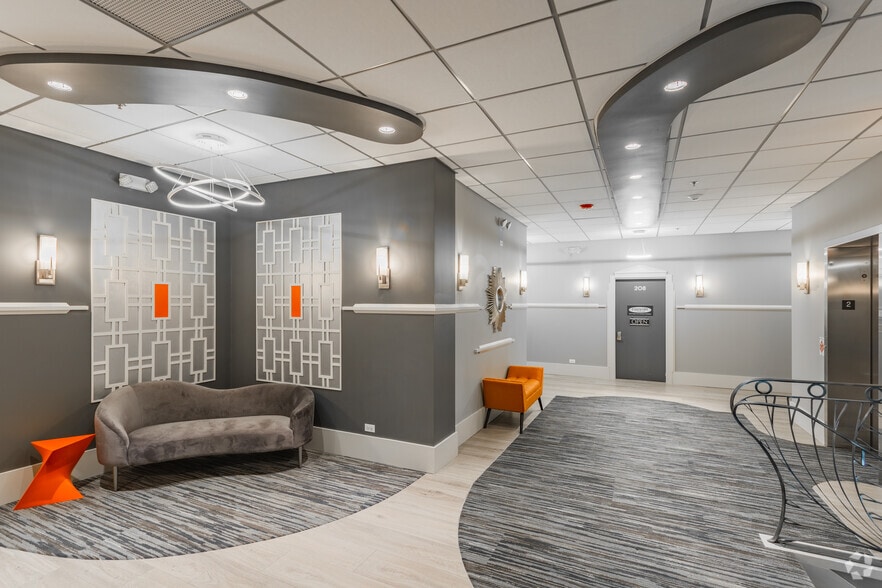 More Photos Of 1741-1761 N Dilleys Rd, Gurnee Office For Lease