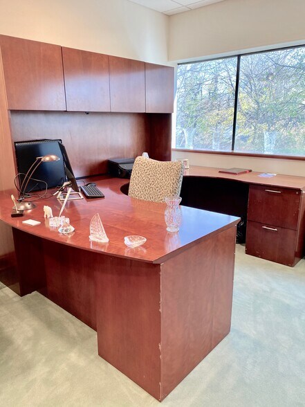 More Photos Of 67 Holly Hill Ln, Greenwich Office For Sale