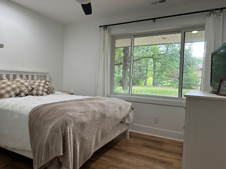 More Photos Of 10931 Telegraph Rd, Erie Flex For Sale