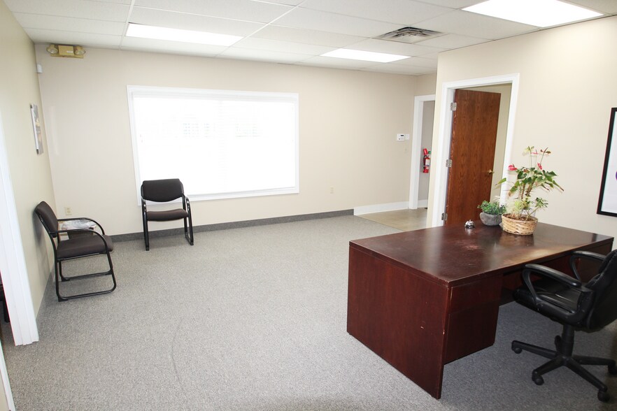 More Photos Of 150 Smokerise Dr, Wadsworth Office Residential For Sale