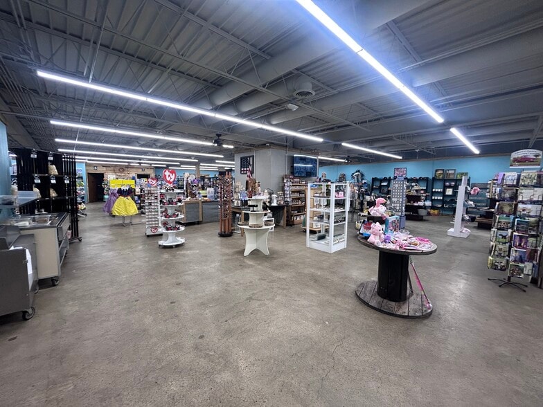 More Photos Of 615 N Main St, Mitchell General Retail For Sale