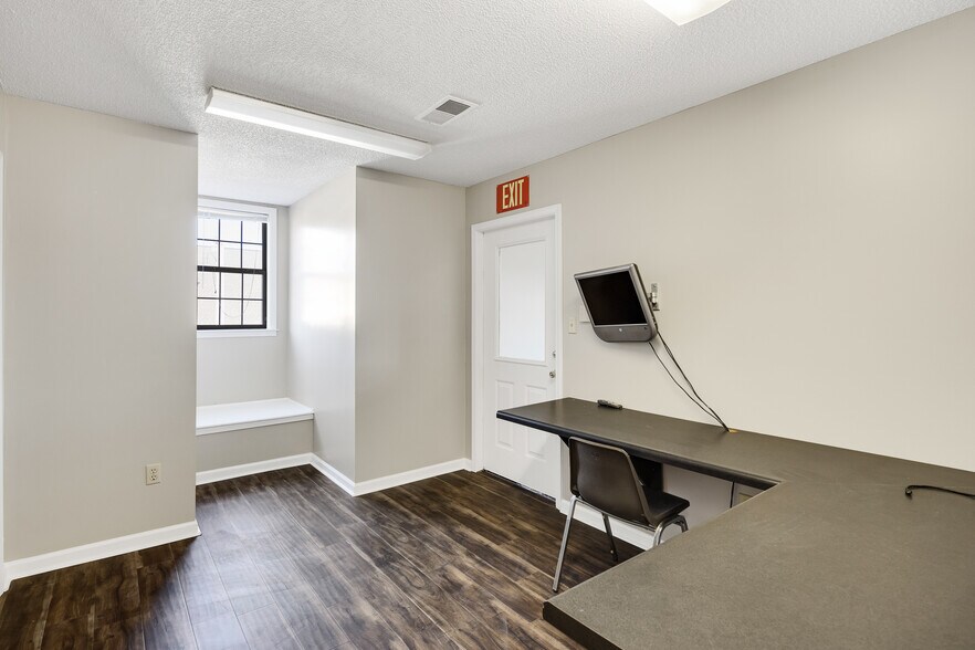 More Photos Of 6920 Oak Forest Dr, Olive Branch Loft Creative Space For Sale