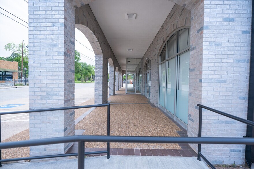 More Photos Of 2313 Main St, Waller Specialty For Lease