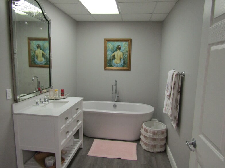 More Photos Of 521 N Lewis St, New Iberia Freestanding For Sale