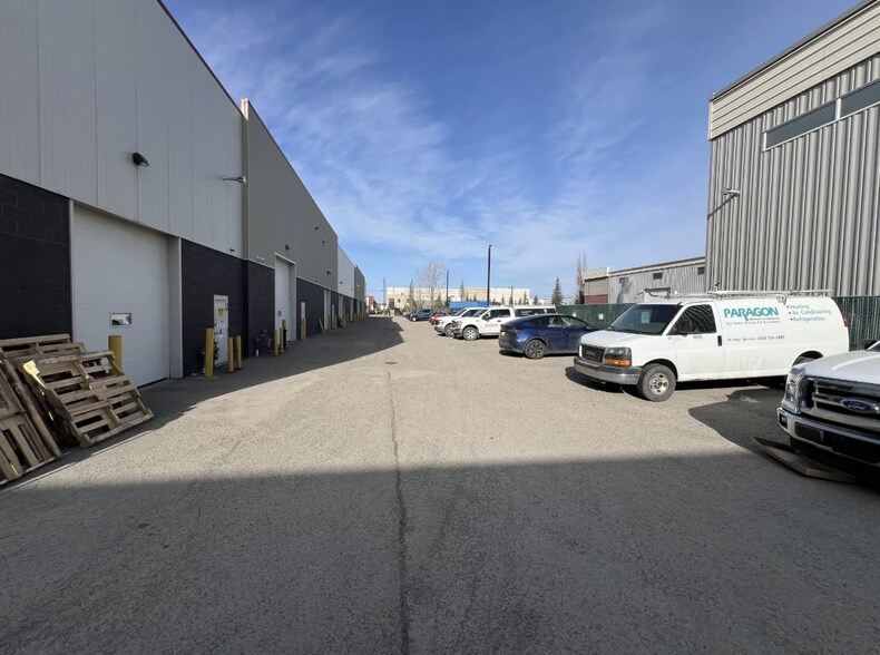 More Photos Of 10672 46th St SE, Calgary Light Distribution For Sale