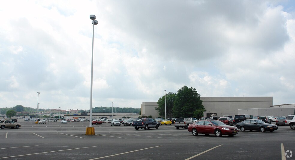 More Photos Of 654 Millcreek Mall, Erie Unknown For Lease