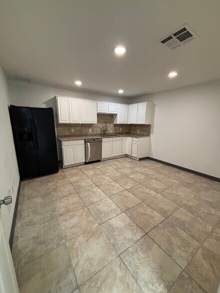 More Photos Of 5260 Rittiman Rd, San Antonio Light Distribution For Sale