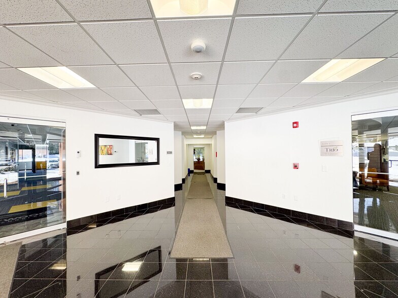 More Photos Of 624 Hebron Ave, Glastonbury Freestanding For Lease