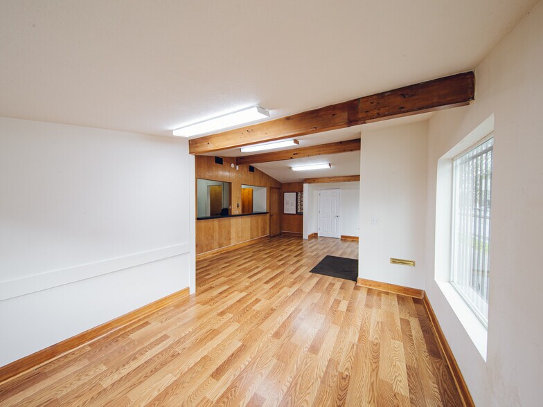 More Photos Of 5707 N Interstate Ave, Portland Office For Sale
