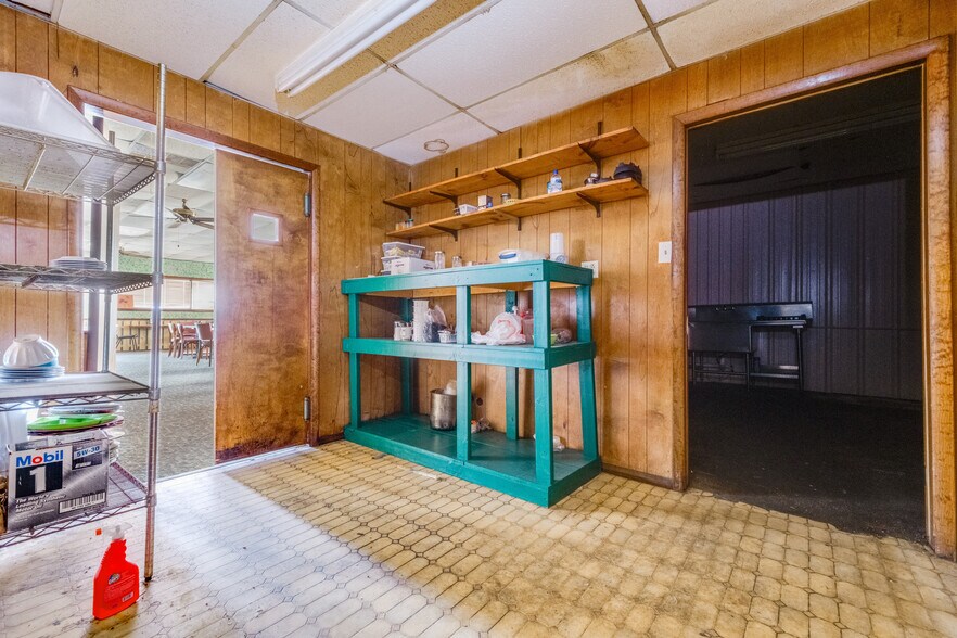 More Photos Of 103 Interstate 40, Shamrock Restaurant For Sale