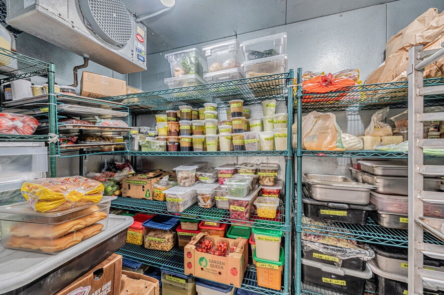 More Photos Of 621-655 Del Ganado Rd, San Rafael Storefront For Sale