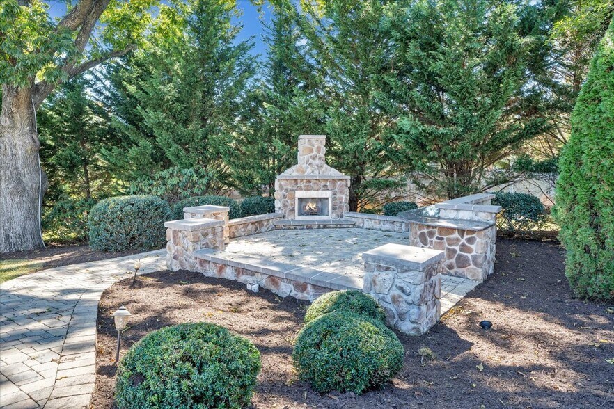 More Photos Of 812 E Main St, Bedford Lodge Meeting Hall For Sale