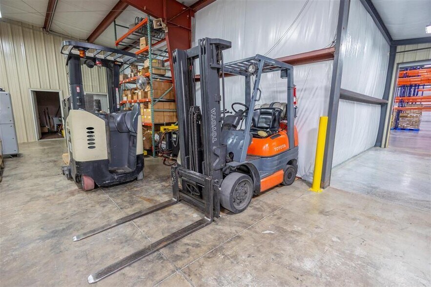 More Photos Of 252 Commerce Dr, Tompkinsville Warehouse For Sale