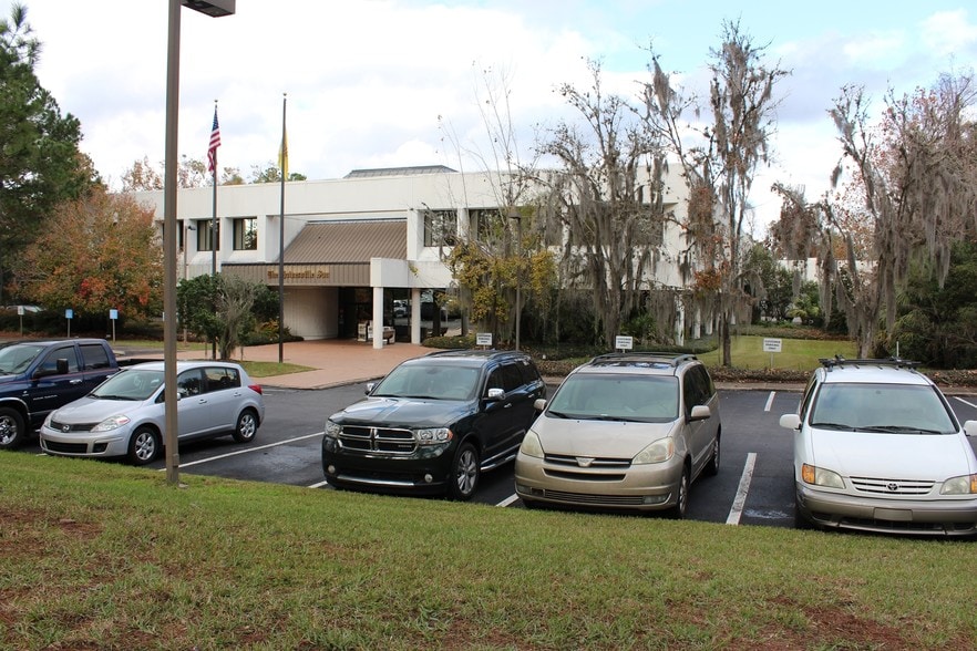 More Photos Of 2700 SW 13th St, Gainesville Office For Lease