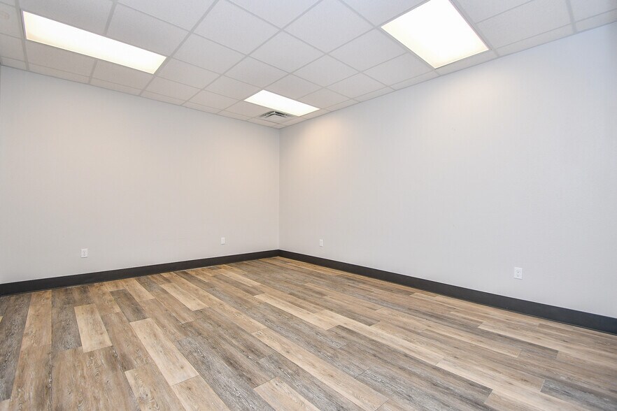 More Photos Of 21621 Rhodes Rd, Spring Warehouse For Lease