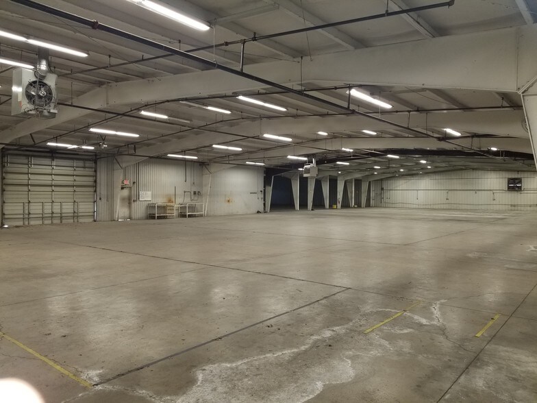 More Photos Of 604 N Redbud Ave, Broken Arrow Warehouse For Lease