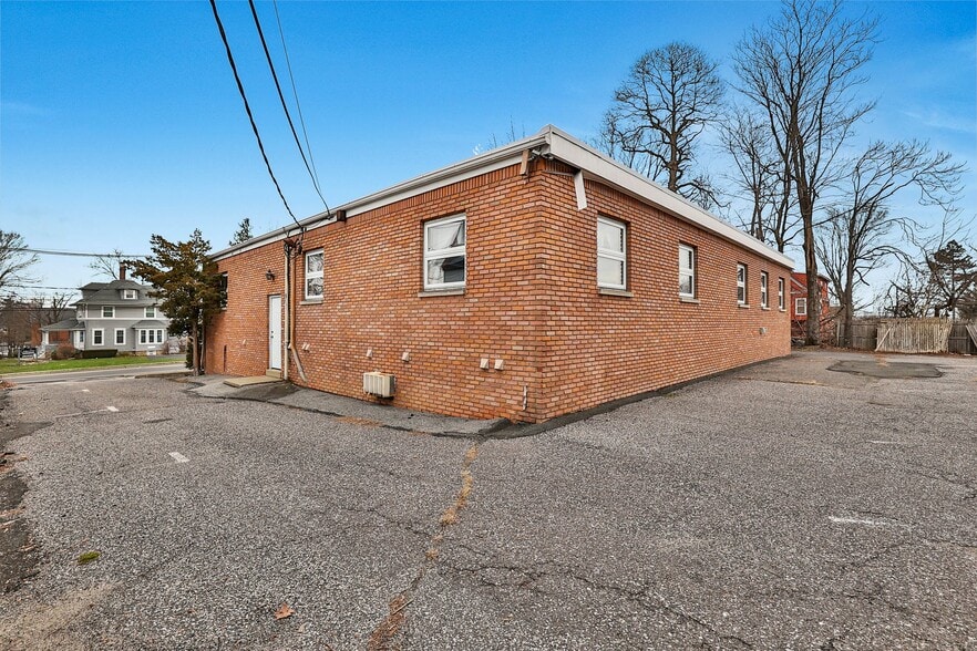 More Photos Of 1 Old Middletown Rd, Pearl River Medical For Lease