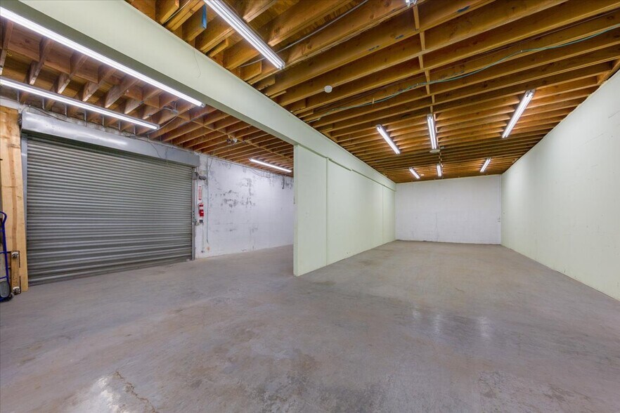 More Photos Of 11924 Vose St, North Hollywood Warehouse For Lease