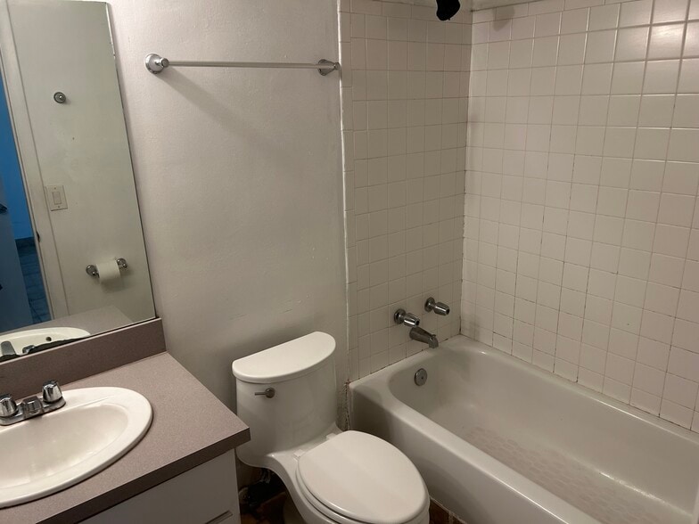 More Photos Of 1111 SW 4th St, Fort Lauderdale Apartments For Sale