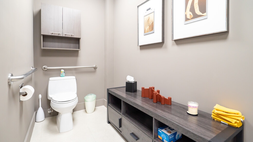 More Photos Of 300-320 NE 60th St, Miami Warehouse For Lease