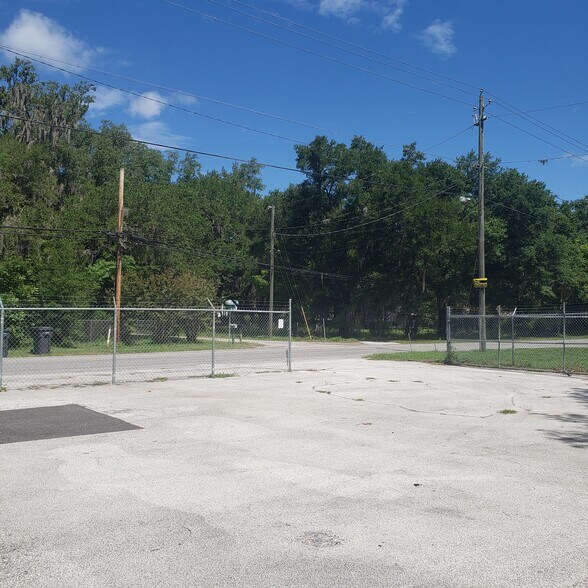 More Photos Of 3002 N Wilder Rd, Plant City Convenience Store For Sale