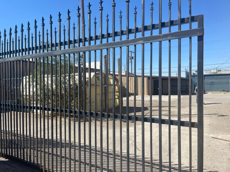 More Photos Of 111-115 Fabens, Fabens Auto Repair For Sale