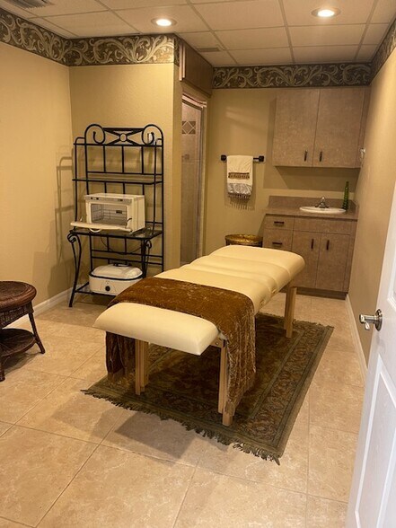 More Photos Of 3036 Tamiami Trl, Port Charlotte Unknown For Lease