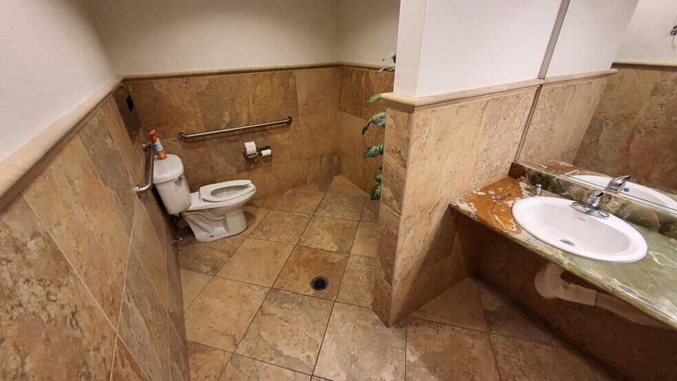 More Photos Of 1825 E Flamingo Rd, Las Vegas Office For Sale