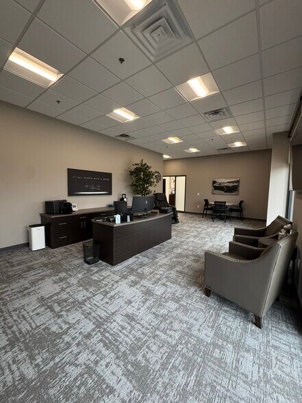 More Photos Of 645 Sandpiper Trl, Cottage Grove Warehouse For Lease