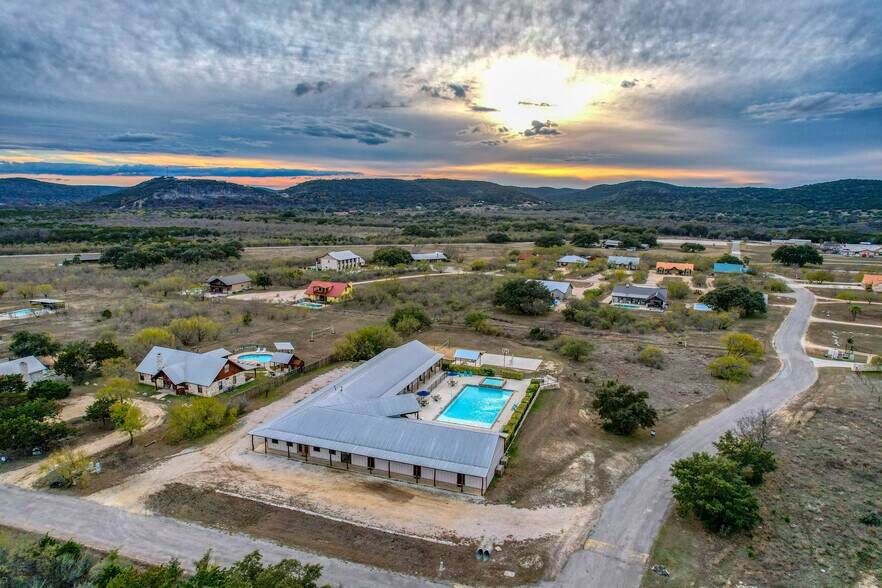 More Photos Of 16 Mountain Laurel Ln, Concan Hospitality For Sale