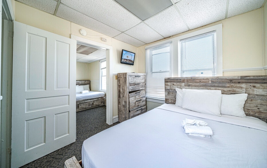 More Photos Of 617 E 8th St, Ocean City Hotel For Sale