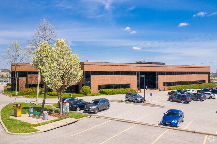More Photos Of 15400 S Outer Forty, Chesterfield Office For Lease
