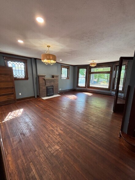 More Photos Of 802 Columbia St, Lafayette Office Residential For Sale
