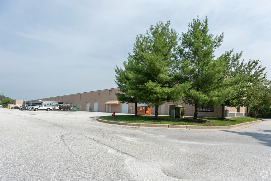 More Photos Of 9411 Philadelphia Rd, Rosedale Flex For Lease
