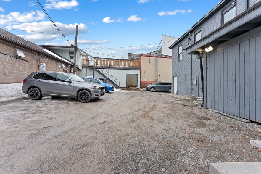 More Photos Of 5848 Ferry St, Niagara Falls General Retail For Sale