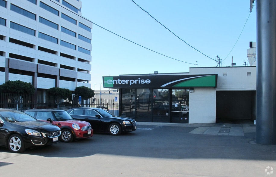 More Photos Of 11151 W Olympic Blvd, Los Angeles Freestanding For Lease