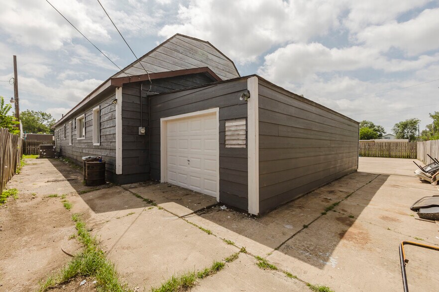 More Photos Of 2013 S Broadway St, Wichita Auto Dealership For Sale