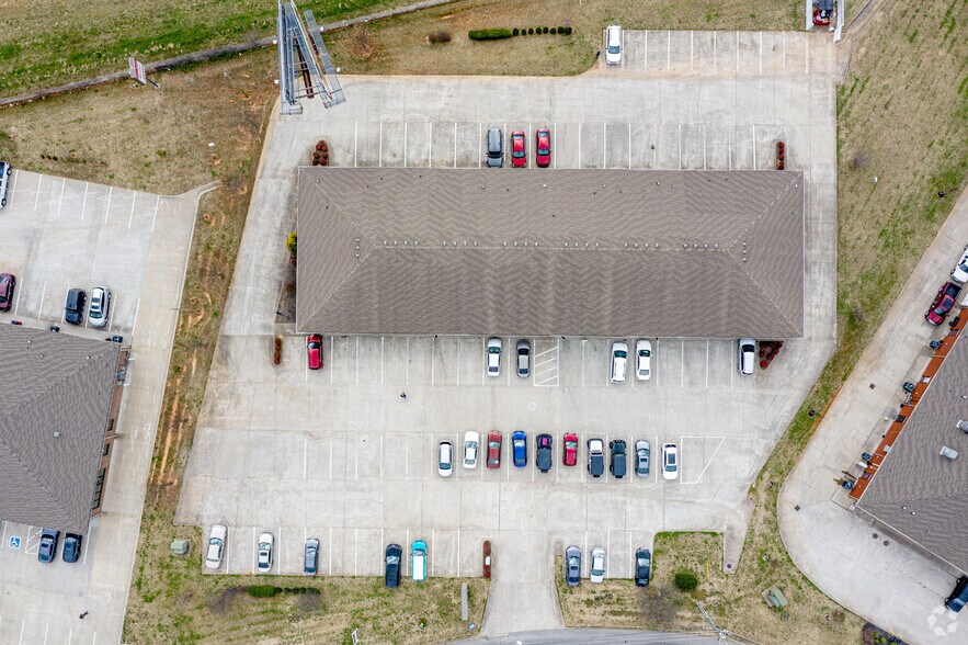 More Photos Of 2237 Lowes Dr, Clarksville Storefront Retail Office For Lease
