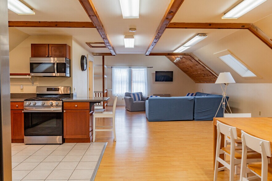 More Photos Of 15 School St, Freeport Storefront Retail Office For Sale