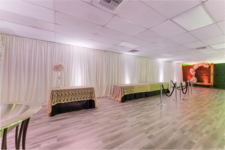 More Photos Of 6265 Van Nuys Blvd, Van Nuys Storefront For Sale